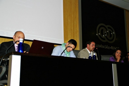 Entrega de Tarjetas Ahorro Solidaria a la Asociación Behcet